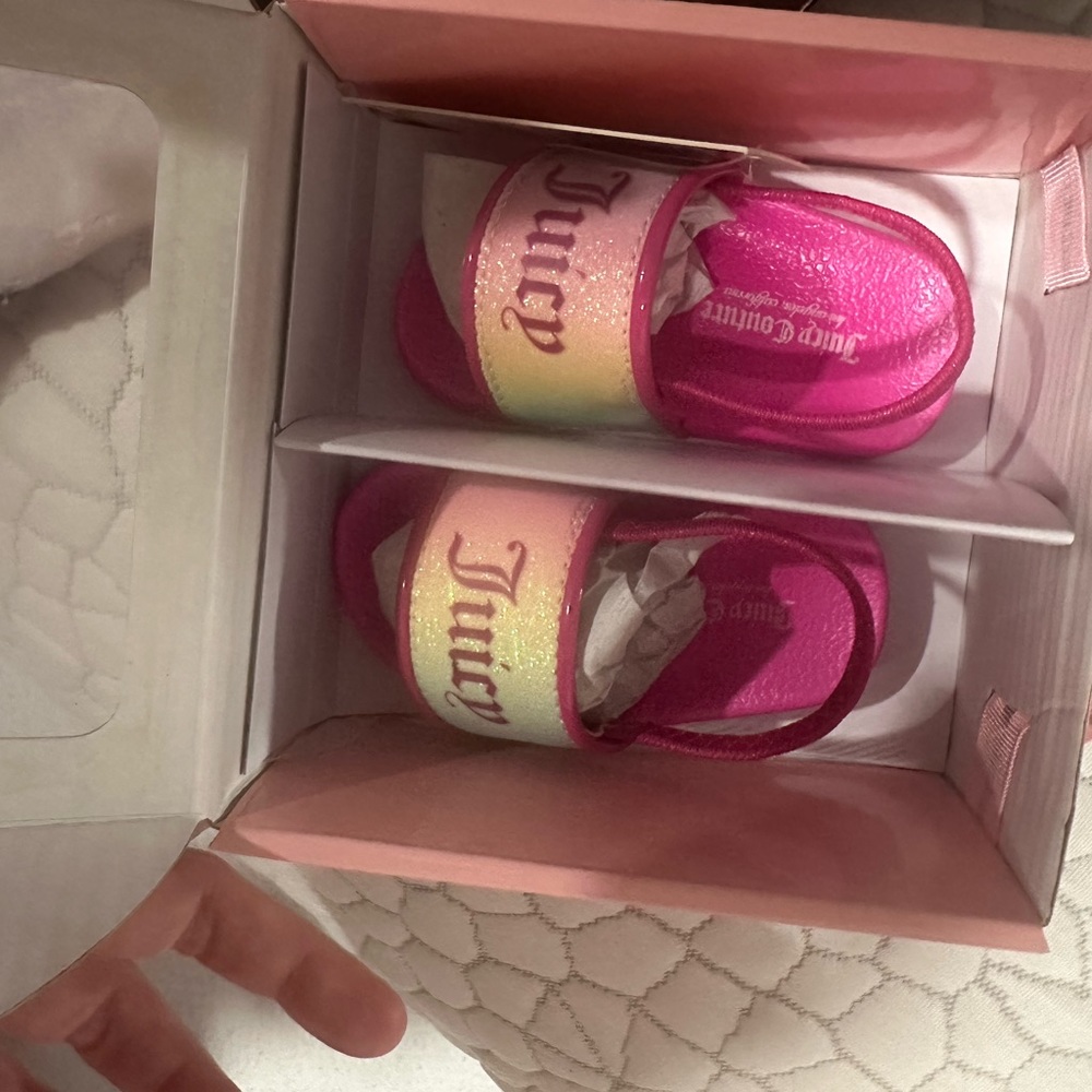 Brand new XS 0-6month elastic in the back beautiful slippers for a true princess